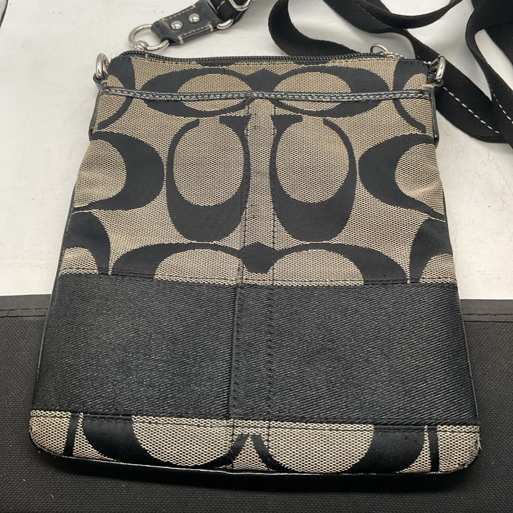 Coach Signature C - Black and Tan Designer Crossbody Shoulder Bag - Picture 4 of 7